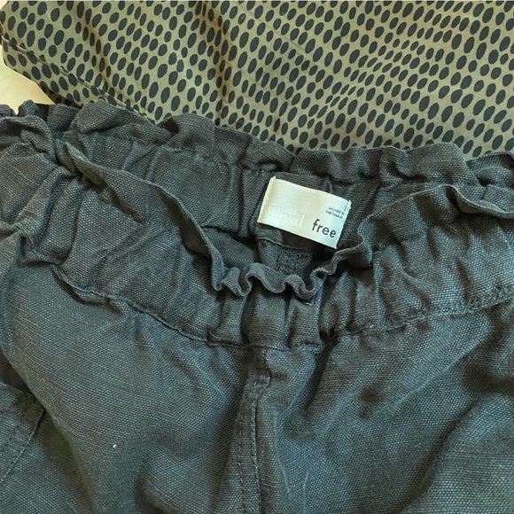 Wilfred Linen Shorts - Picture 3 of 3